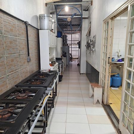 Quarto Triplo Com Banheiro Em Pousada E Restaurante 마나우스 외부 사진